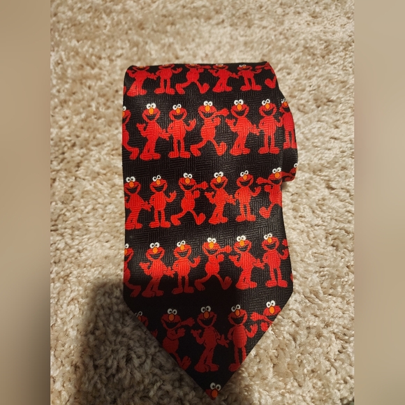Elmo Patterned Tie - Picture 2 of 4